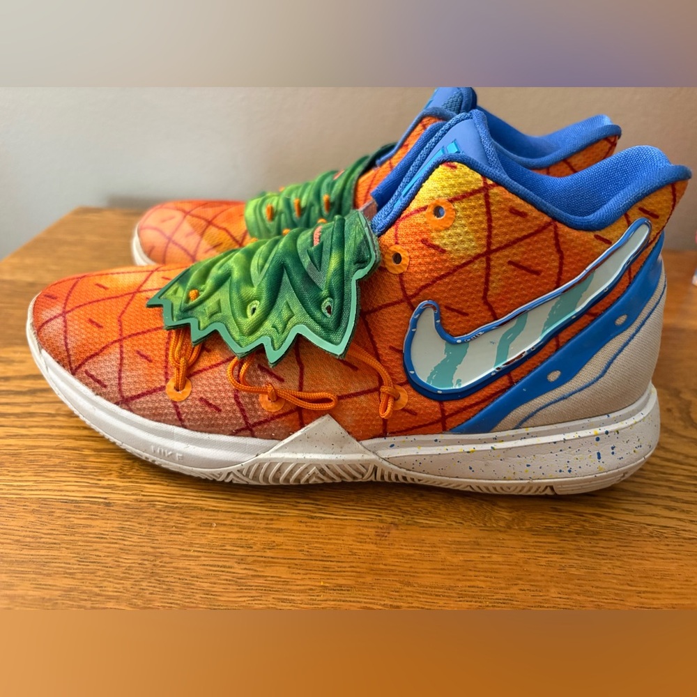 Nike Kyrie 5 SpongeBob Pineapple House sneaker. Women’s 7.5,big kids 6.